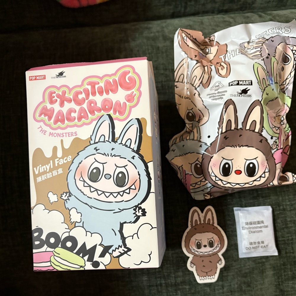 Pop mart - Exciting Macaron Vinyl Face Toy - TOFFEE